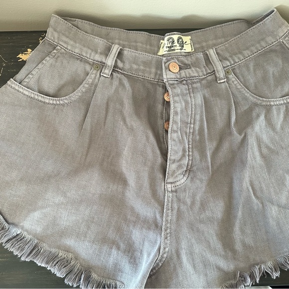 Fun festival shorts 🎉 - Picture 2 of 2